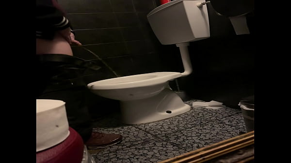 amateur guy caught pissing in a club’s toilets