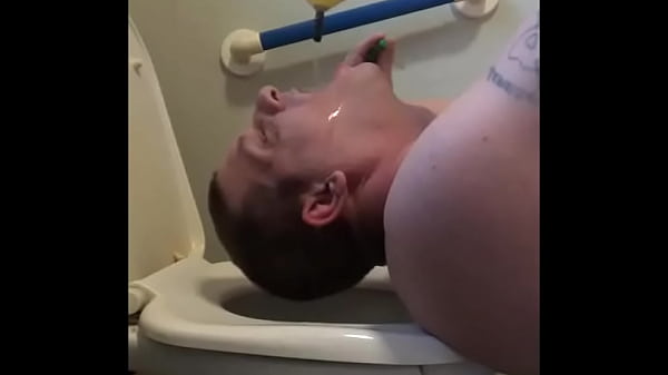 i will lay down for lovers with my mouth wide open for your piss