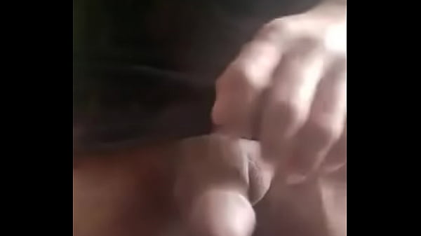 Ricas poses y nalgada Rica en espera por macho